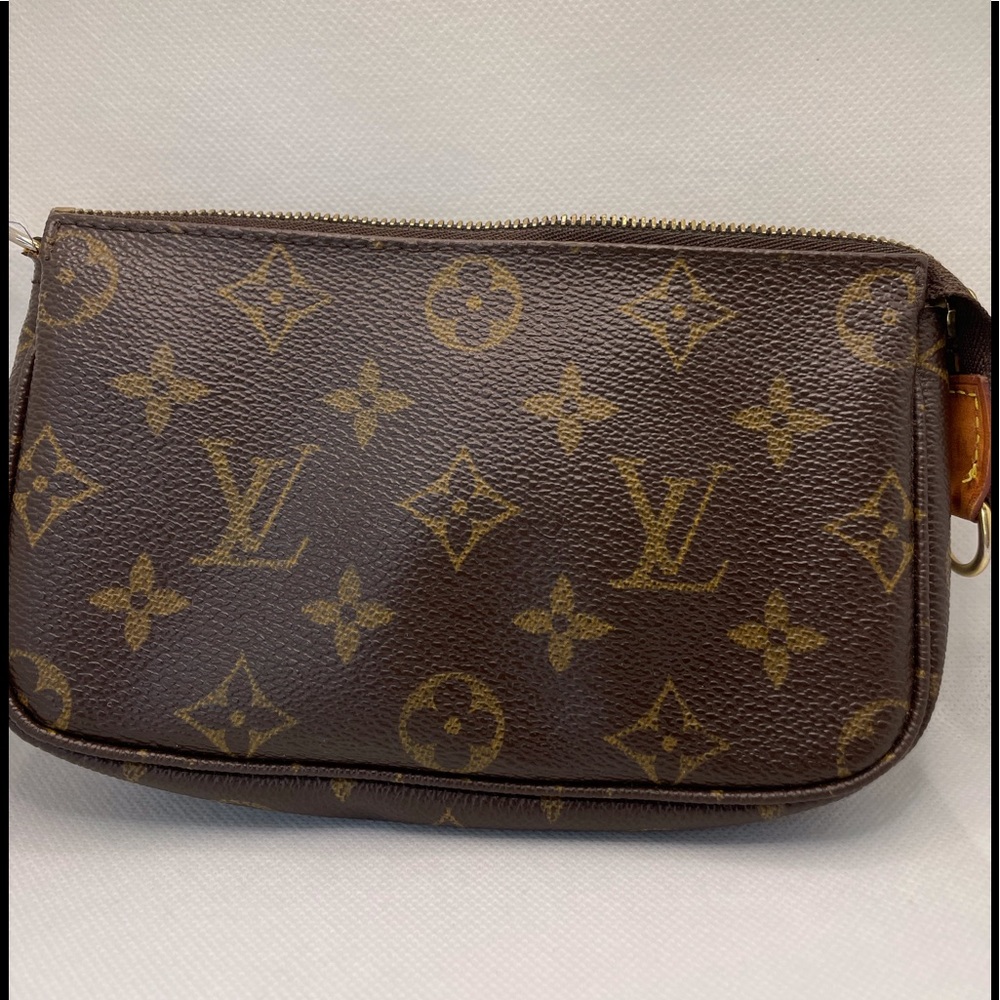 Louis Vuitton mini pochette